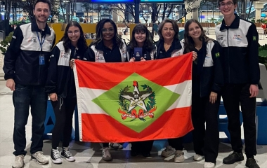 Equipe da Escola SESI em SC participa de campeonato de robótica em Portugal