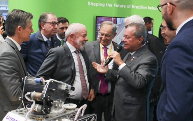 Robô da Escola SESI/SC é exibido na maior feira industrial do mundo, na Alemanha