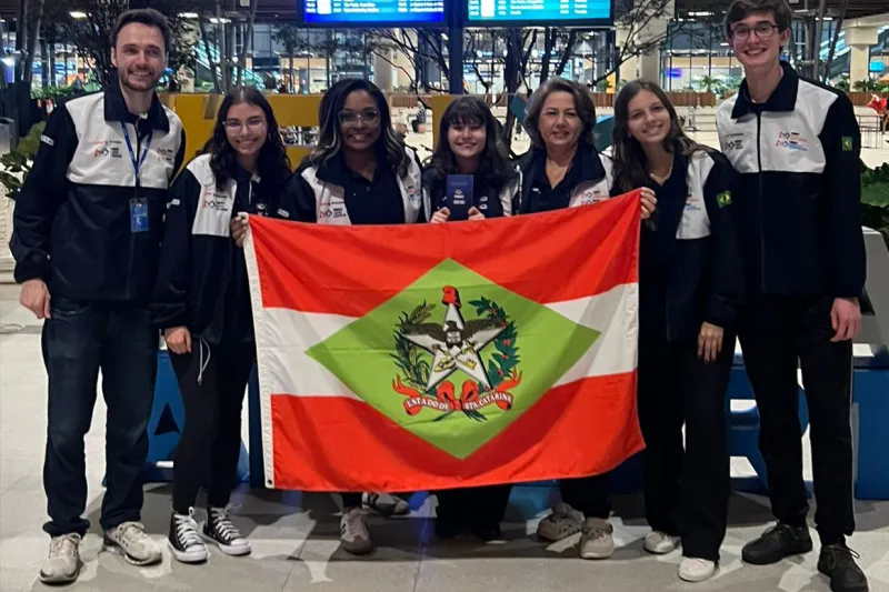 Equipe da Escola SESI em SC participa de campeonato de robótica em Portugal