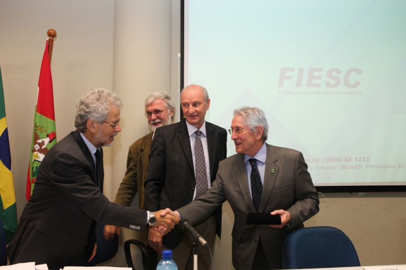 Homenagem foi prestada pelo Departamento de Engenharia Mecânica da UFSC (Foto: Filipe Scotti)